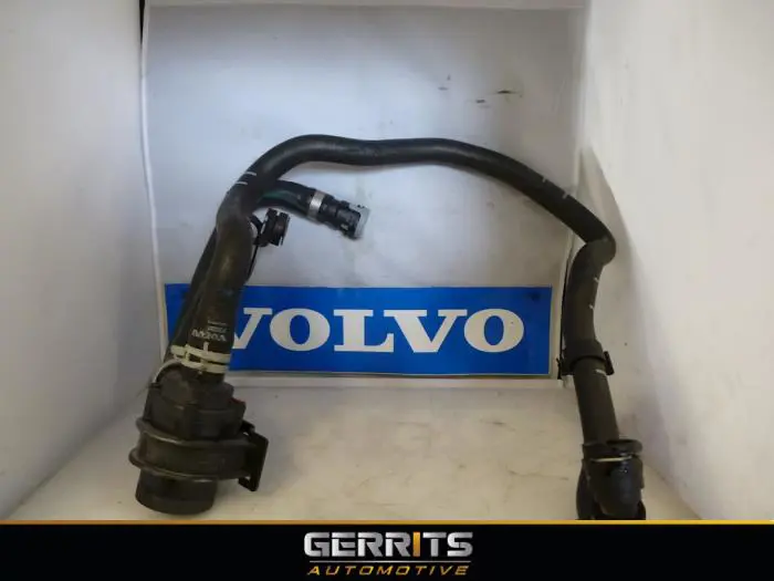 Additional water pump Volvo V40
