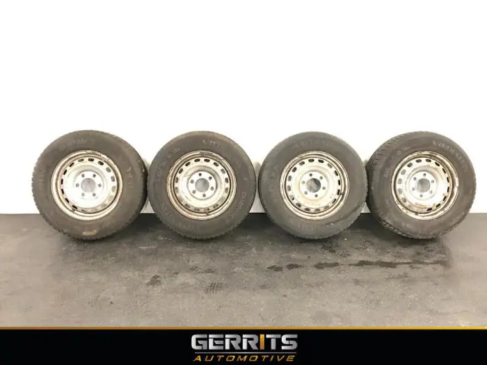 Set of wheels + tyres Hyundai H300