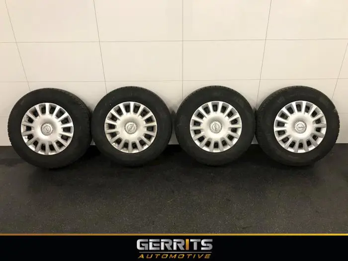 Felgen Set + Reifen Opel Corsa