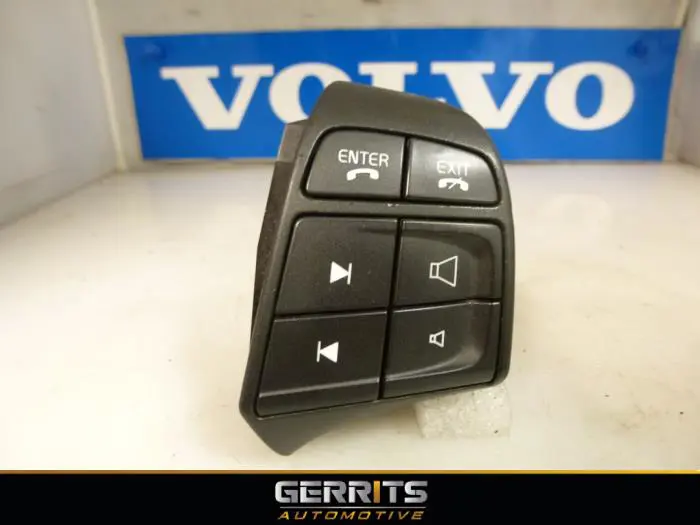 Steering wheel mounted radio control Volvo S80