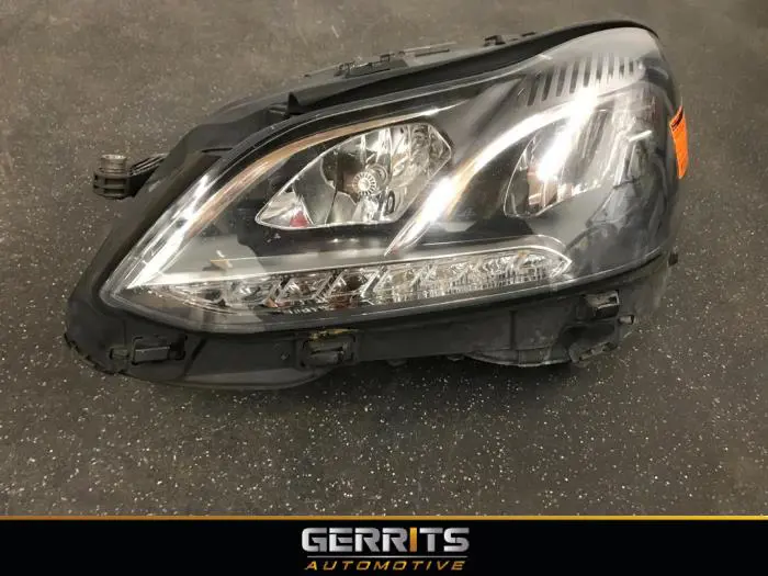 Headlight, left Mercedes E-Klasse