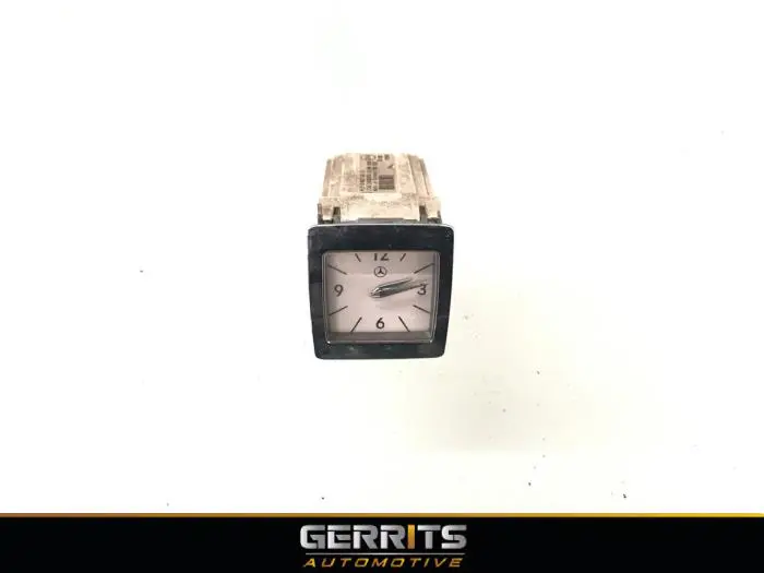Clock Mercedes E-Klasse