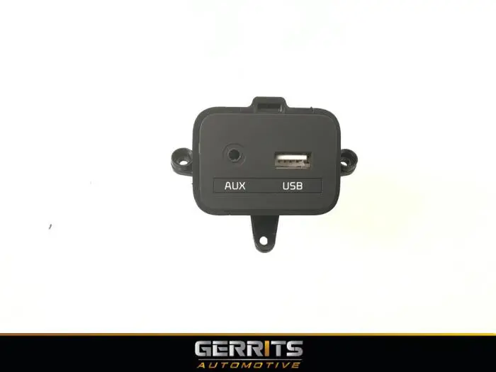 AUX / USB connection Kia Carens