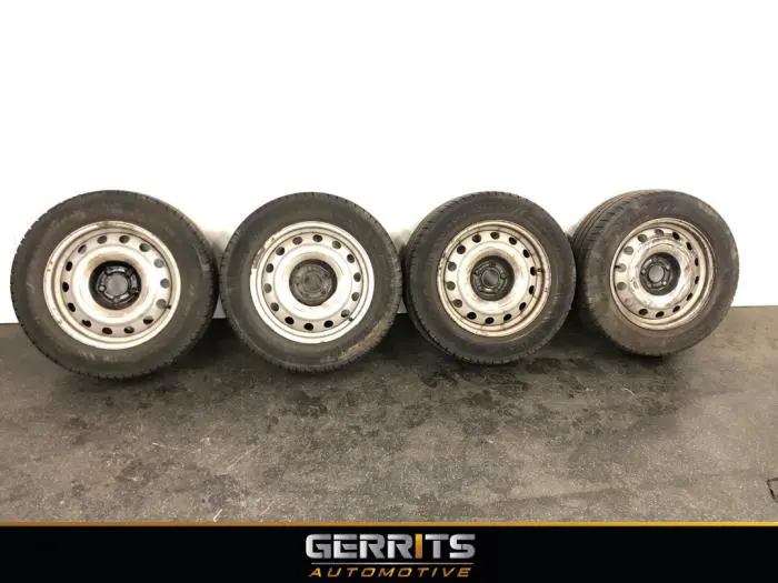 Set of wheels + tyres Toyota Pro-Ace