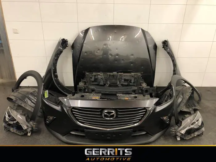 Front end, complete Mazda CX-3