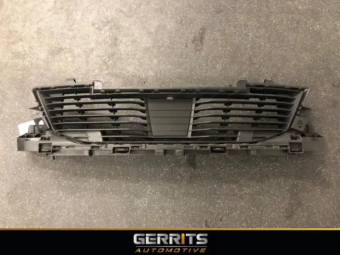 Grill Peugeot 2008