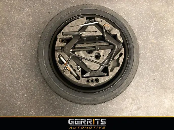 Jackkit + spare wheel Opel Meriva