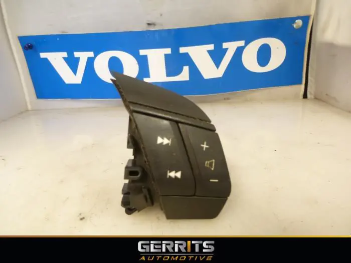 Steering wheel mounted radio control Volvo XC90