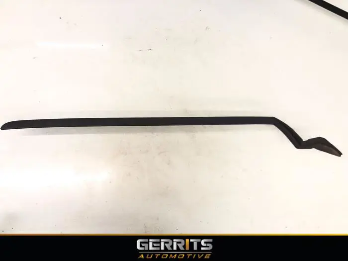 Frontscreen frame Ford Focus