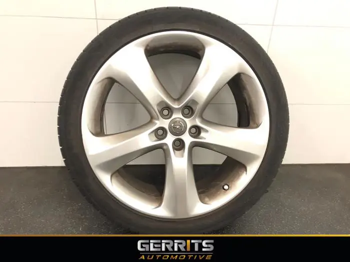 Wheel + tyre Opel Astra