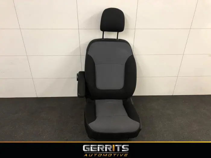 Seat, left Opel Vivaro