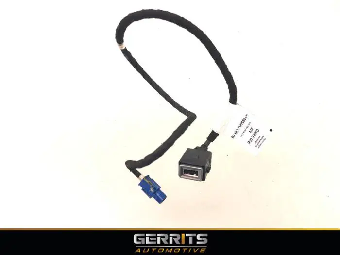 Connexion USB Citroen DS7 CB.