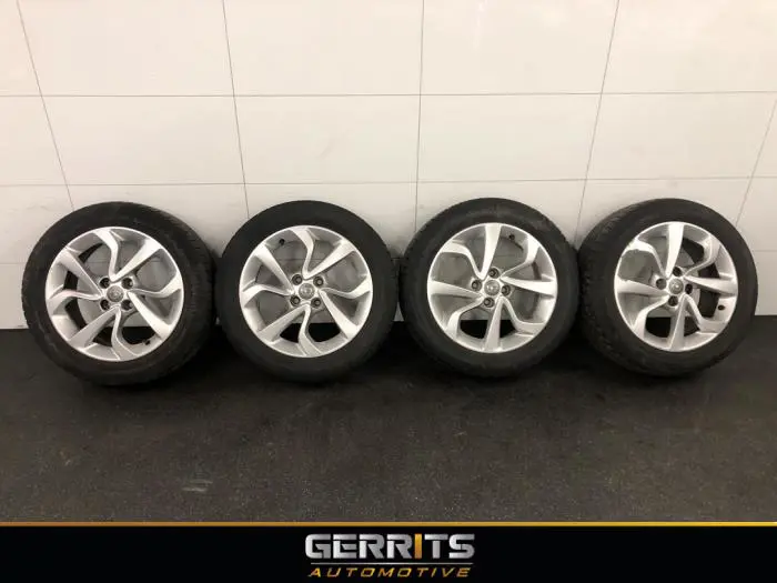 Felgen Set + Reifen Opel Corsa