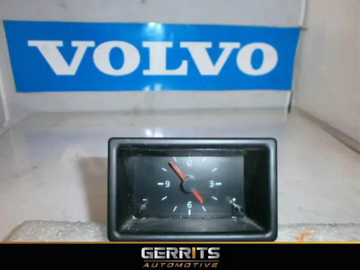Uhr Volvo 4-Serie